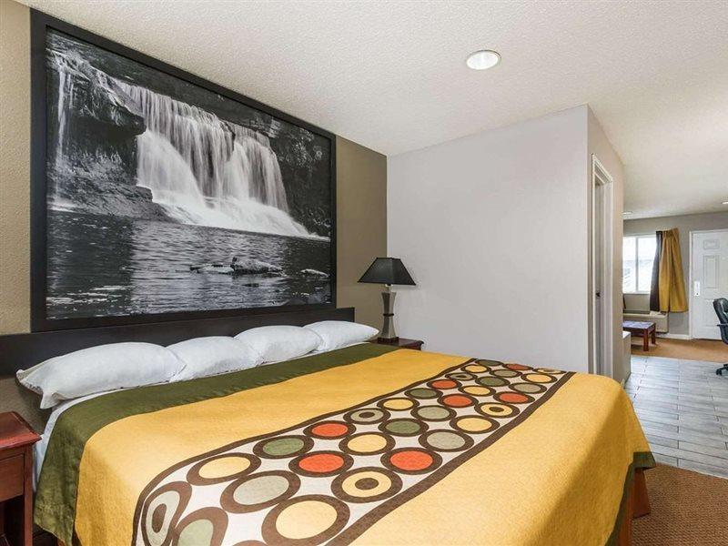 Super 8 By Wyndham Indianapolis/Ne/Castleton Area Hotell Eksteriør bilde