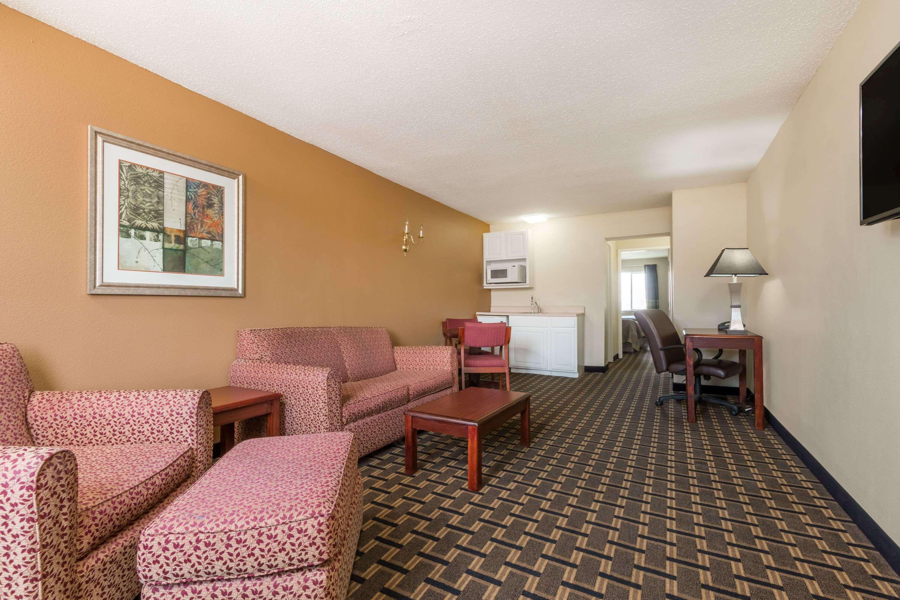 Super 8 By Wyndham Indianapolis/Ne/Castleton Area Hotell Eksteriør bilde