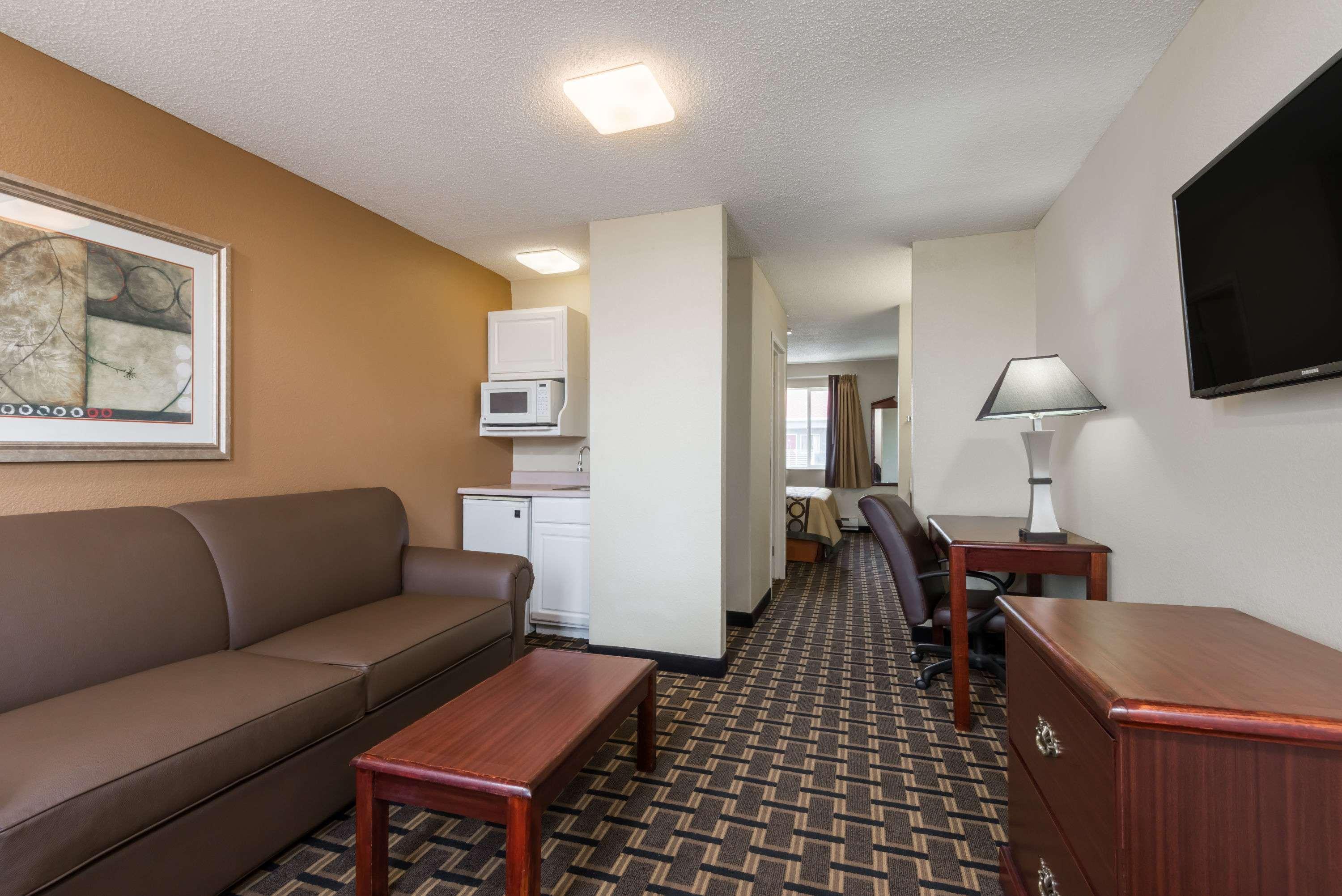 Super 8 By Wyndham Indianapolis/Ne/Castleton Area Hotell Eksteriør bilde