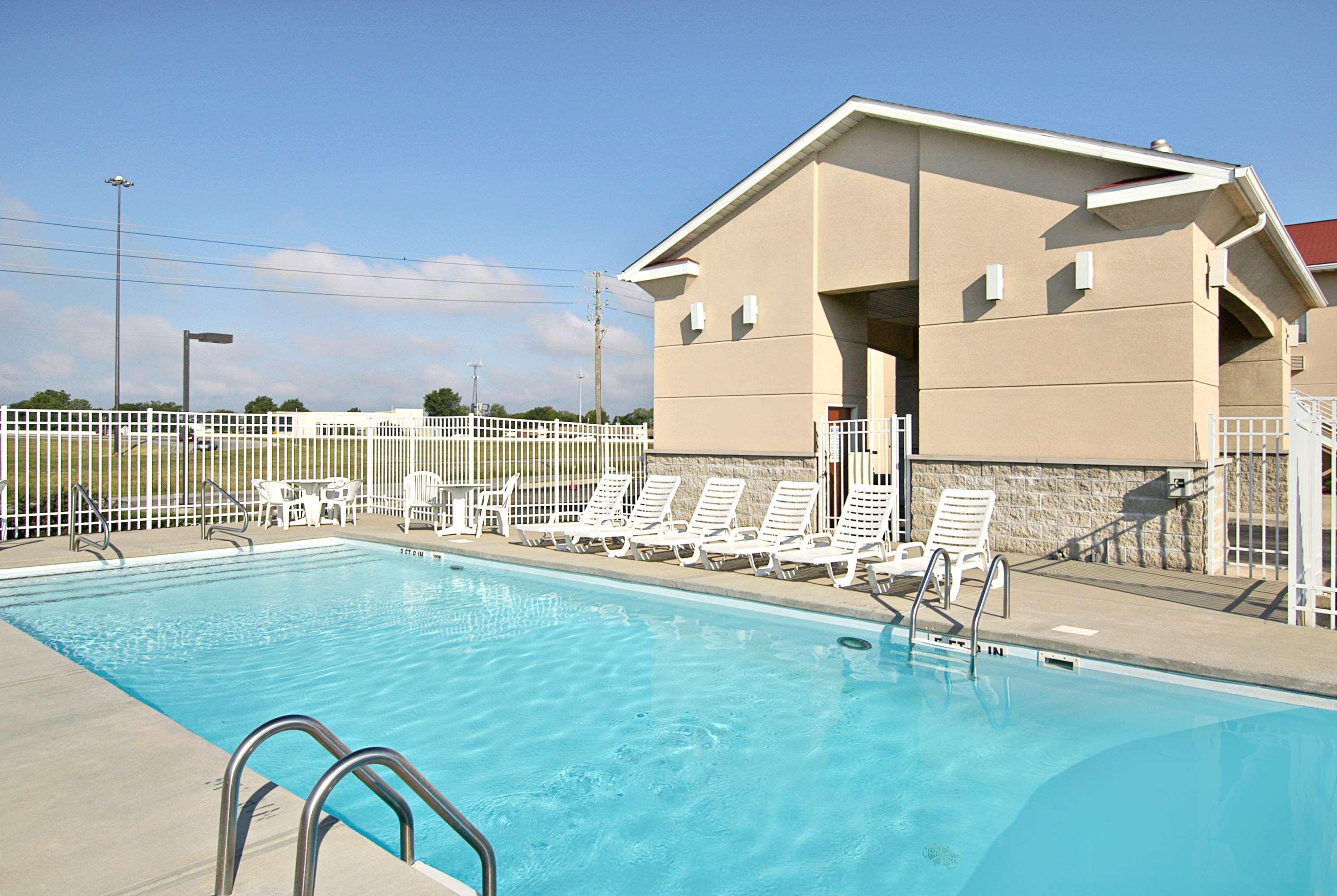 Super 8 By Wyndham Indianapolis/Ne/Castleton Area Hotell Eksteriør bilde