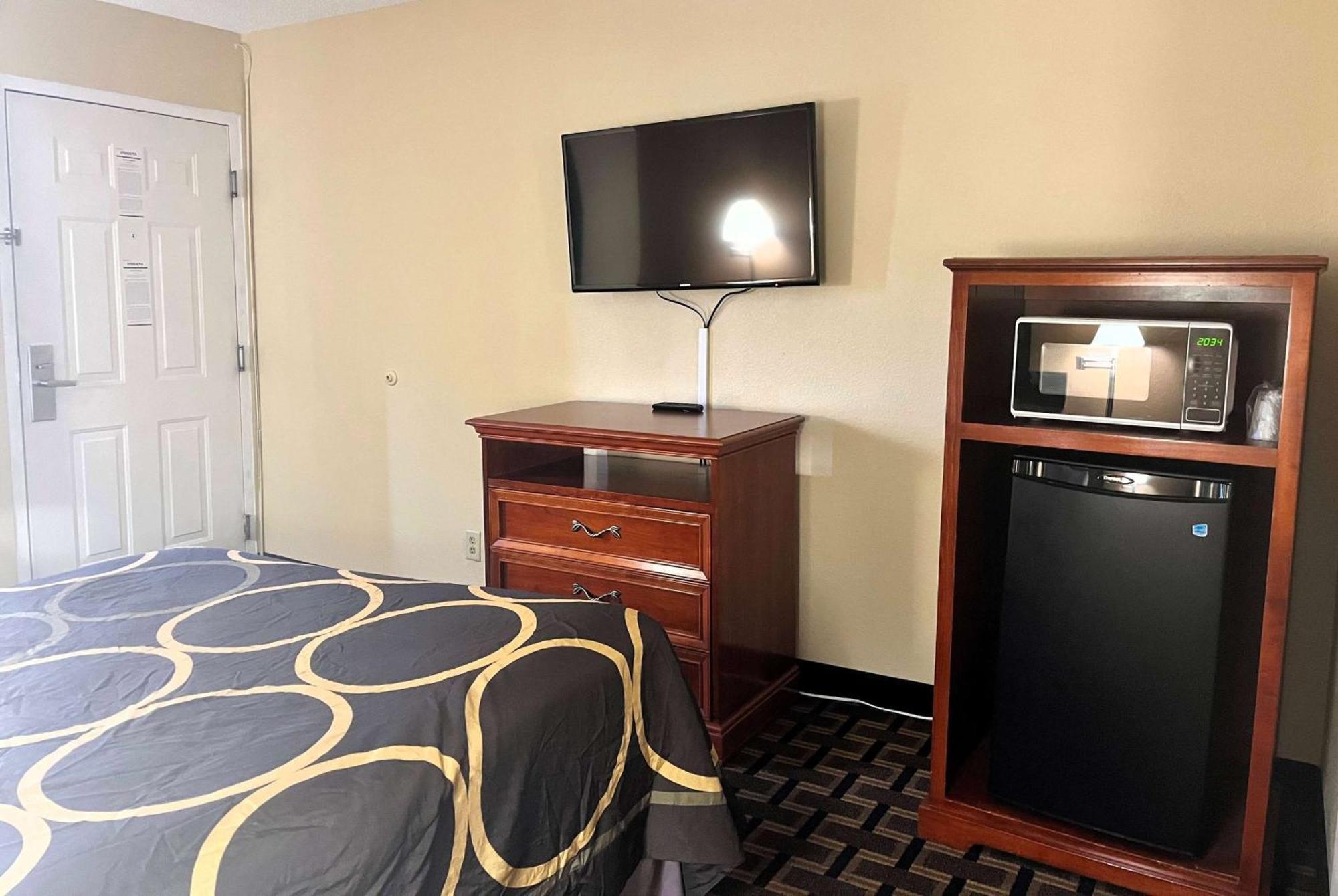 Super 8 By Wyndham Indianapolis/Ne/Castleton Area Hotell Eksteriør bilde