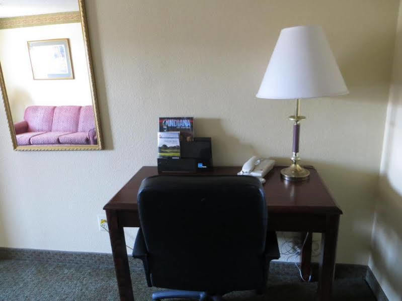 Super 8 By Wyndham Indianapolis/Ne/Castleton Area Hotell Eksteriør bilde