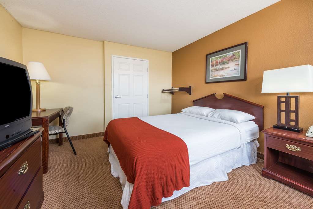 Super 8 By Wyndham Indianapolis/Ne/Castleton Area Hotell Rom bilde